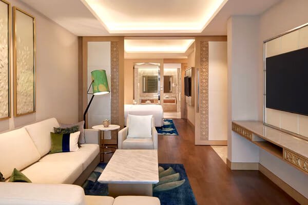 Club Lounge, Suite