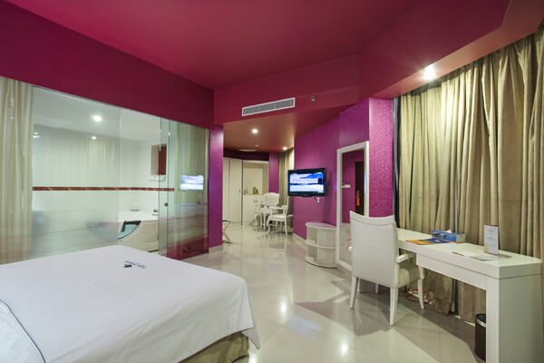 Honeymoon Suite