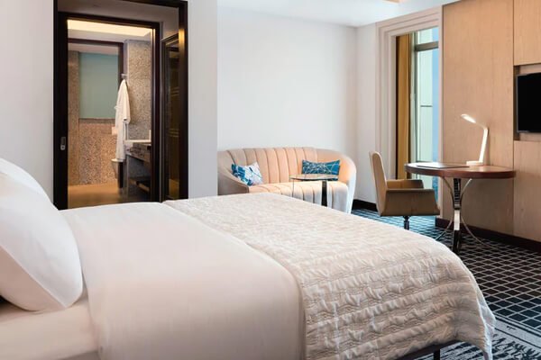 King Bed, Club Lounge