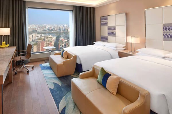 Twin Beds, Club Lounge